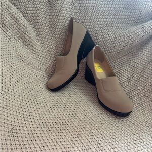 Charleston Shoe Co. Manhattan tan slip-on wedge shoes, Size 6